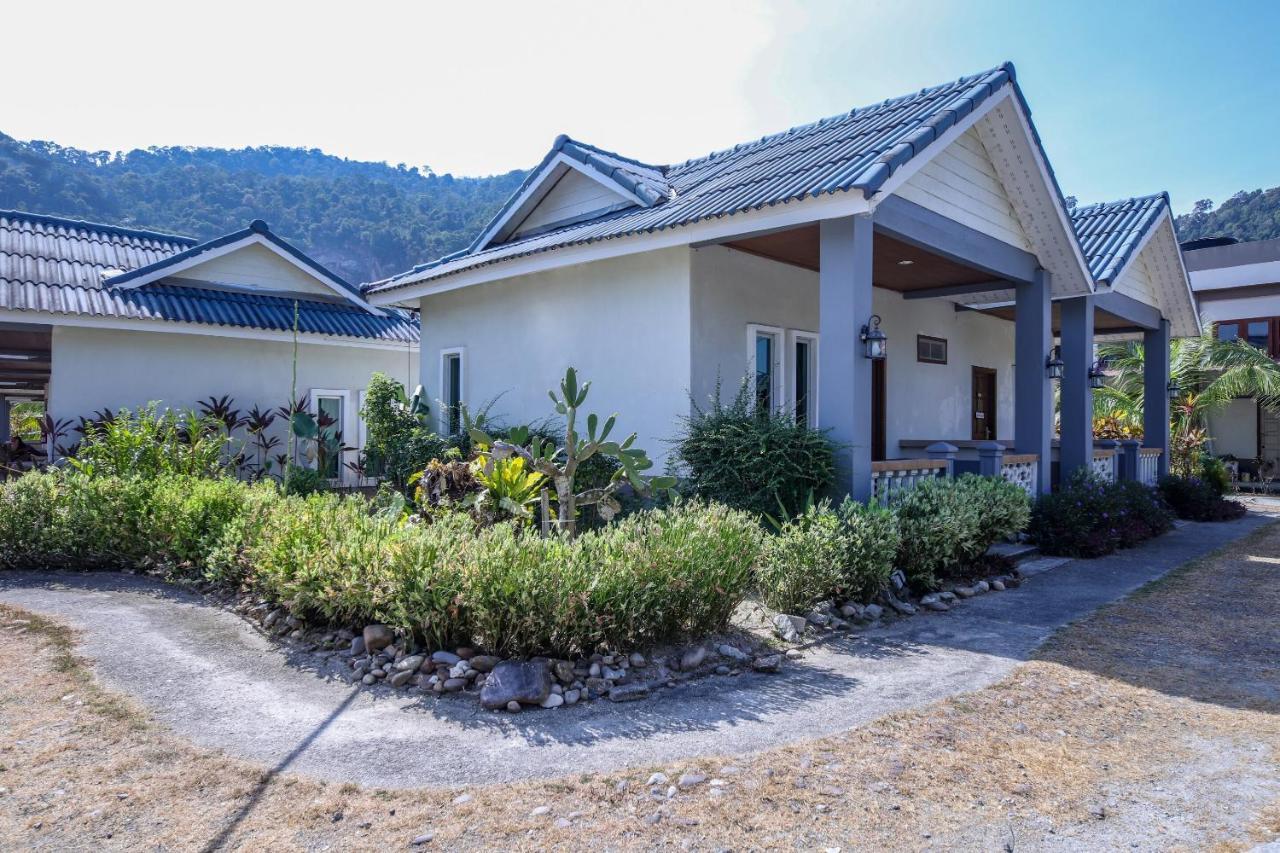 Oyo 89679 Dream Garden Resort Ayer Hangat Bagian luar foto